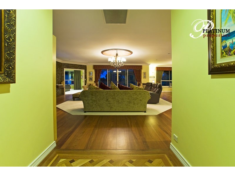 32 River Cove Place, Helensvale QLD 4212