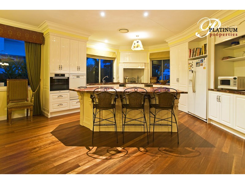 32 River Cove Place, Helensvale QLD 4212