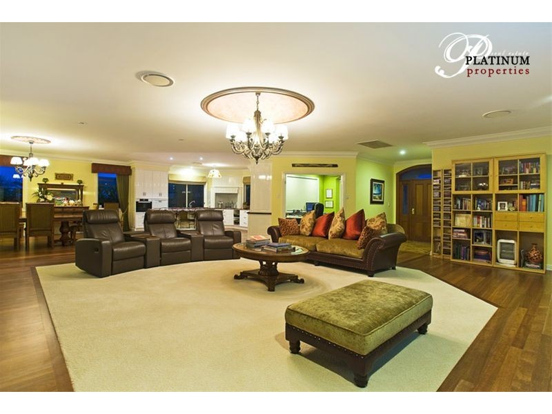 32 River Cove Place, Helensvale QLD 4212