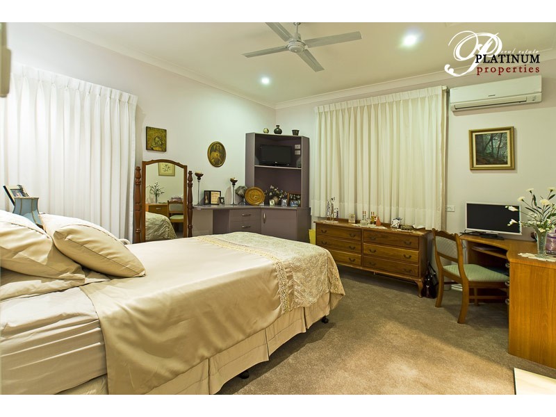 32 River Cove Place, Helensvale QLD 4212