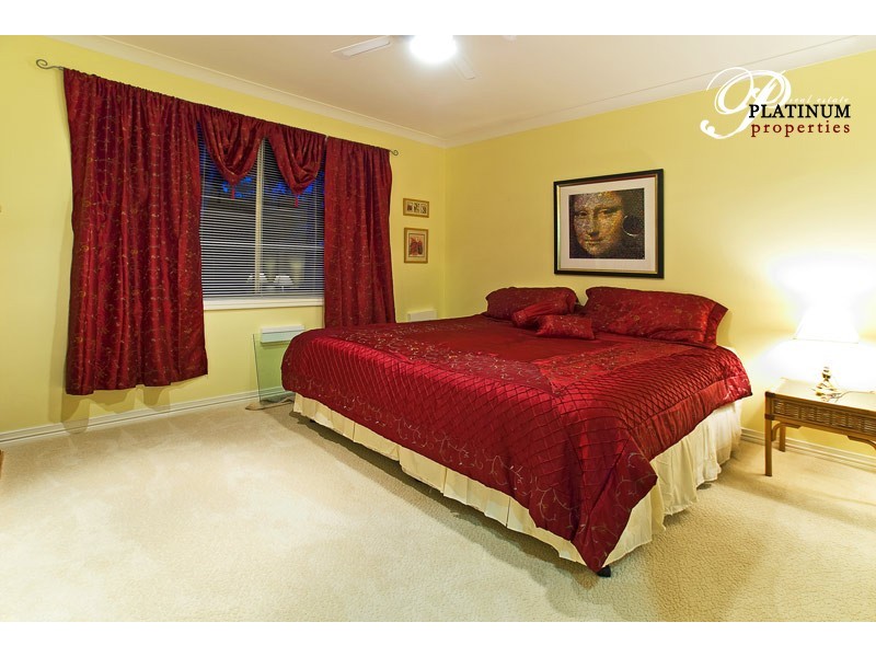 32 River Cove Place, Helensvale QLD 4212