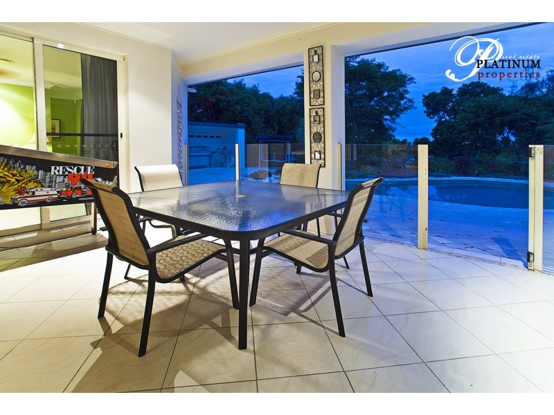 32 River Cove Place, Helensvale QLD 4212