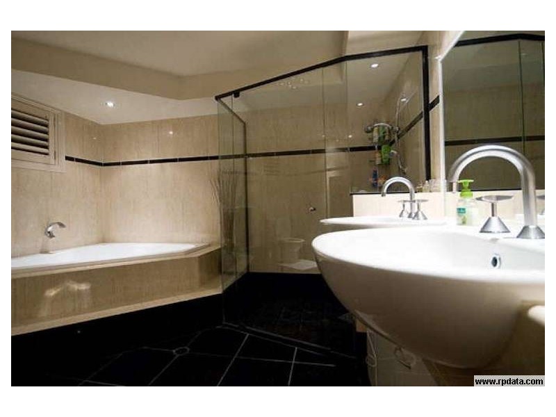 345 Bayview Street, Runaway Bay QLD 4216