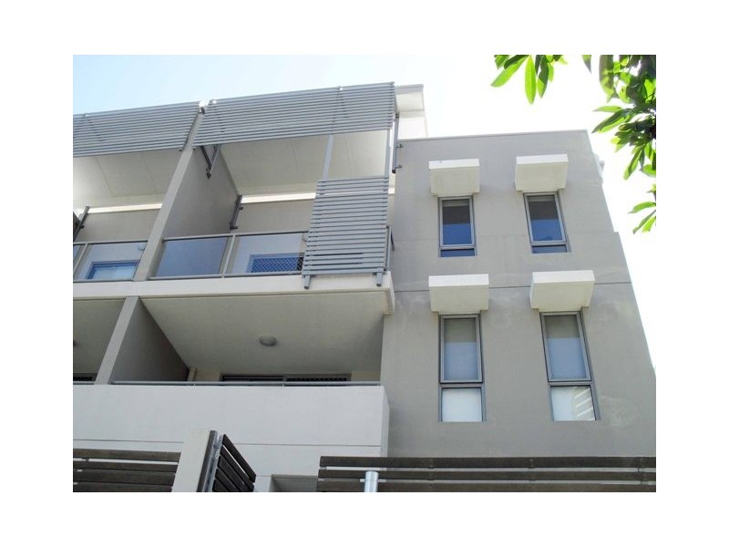 10/12 Bayview Street, Runaway Bay QLD 4216