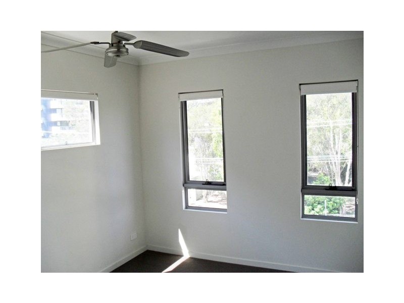 10/12 Bayview Street, Runaway Bay QLD 4216