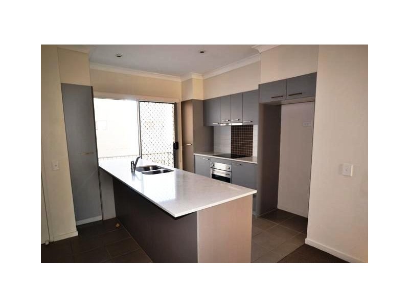 10/12 Bayview Street, Runaway Bay QLD 4216