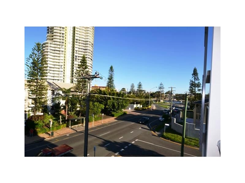 10/12 Bayview Street, Runaway Bay QLD 4216