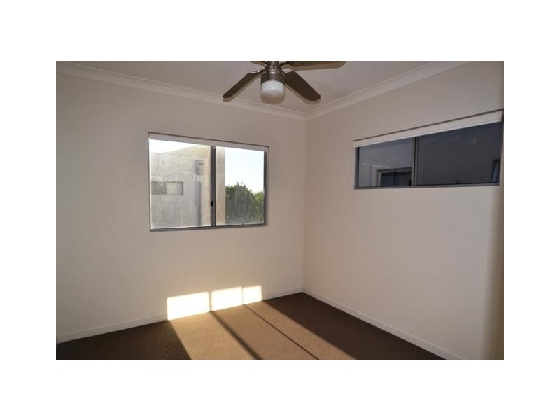 10/12 Bayview Street, Runaway Bay QLD 4216