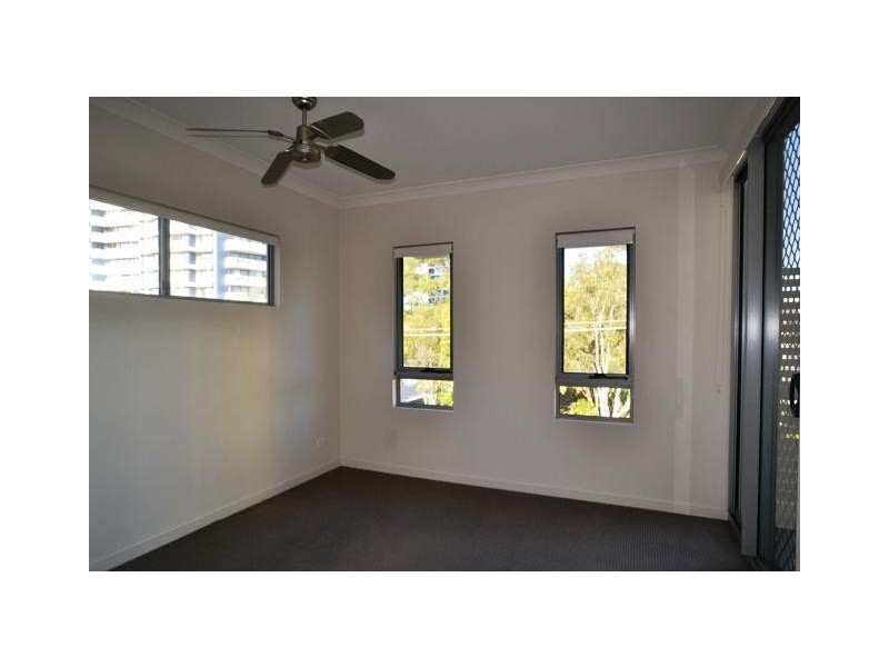10/12 Bayview Street, Runaway Bay QLD 4216