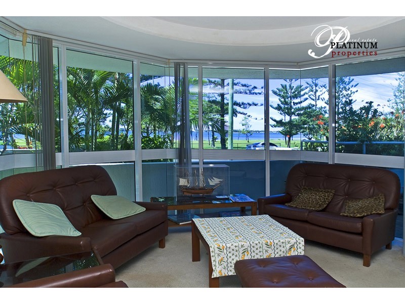 1/204 Marine Parade, Labrador QLD 4215