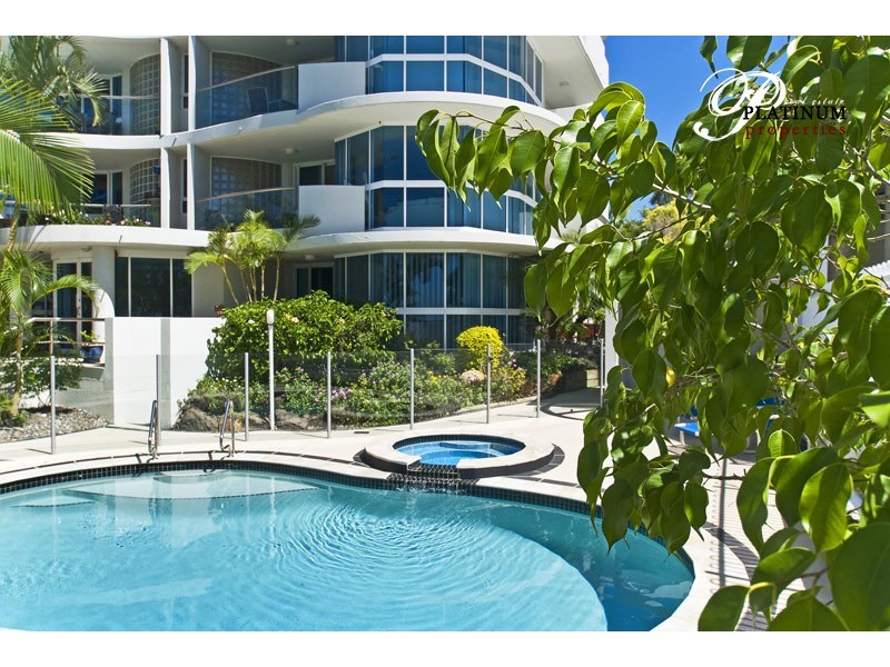 1/204 Marine Parade, Labrador QLD 4215