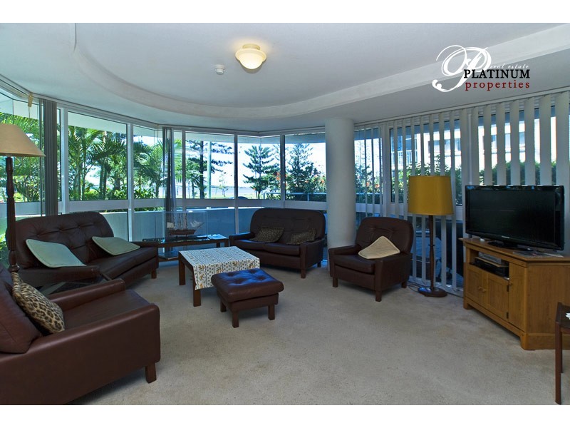 1/204 Marine Parade, Labrador QLD 4215