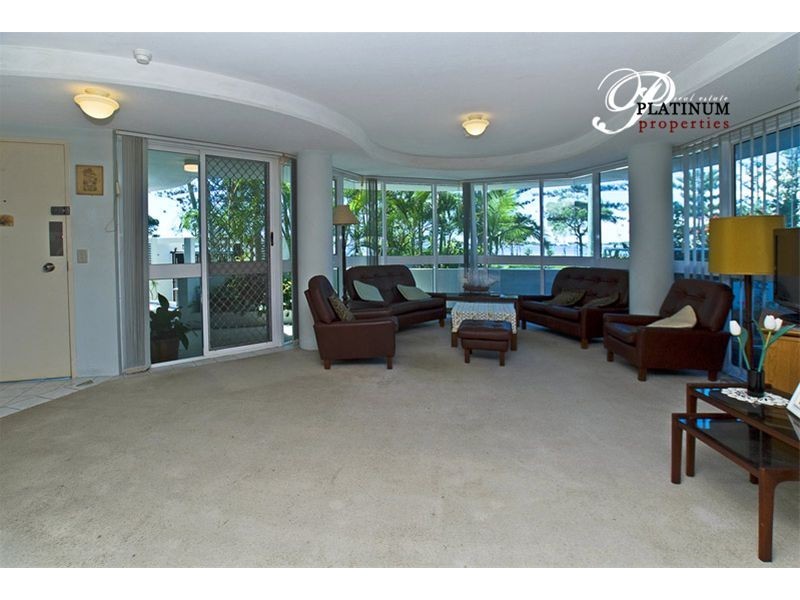 1/204 Marine Parade, Labrador QLD 4215