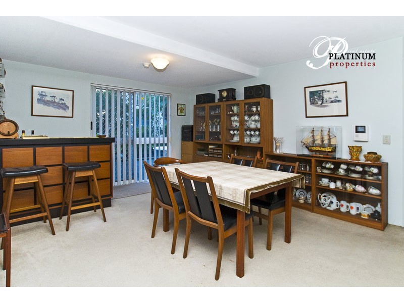 1/204 Marine Parade, Labrador QLD 4215