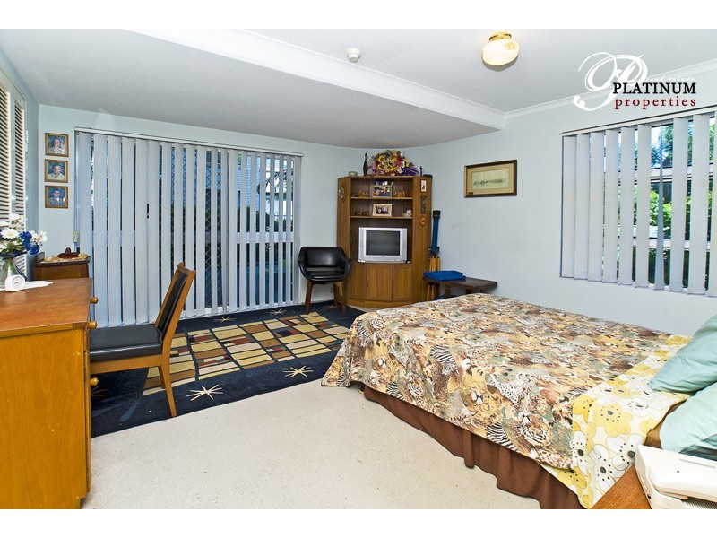 1/204 Marine Parade, Labrador QLD 4215