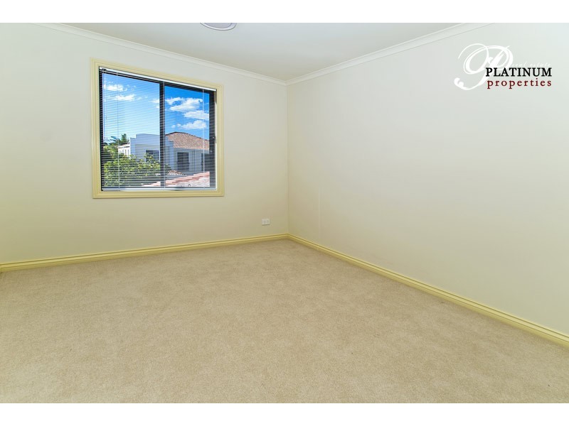 8869 Magnolia Drive East, Hope Island QLD 4212