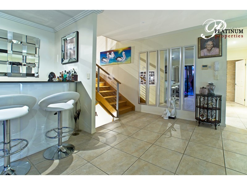 1/1 Oleander Avenue, Biggera Waters QLD 4216