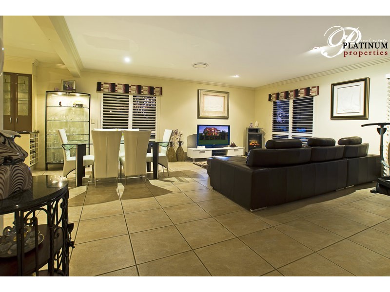 1/1 Oleander Avenue, Biggera Waters QLD 4216