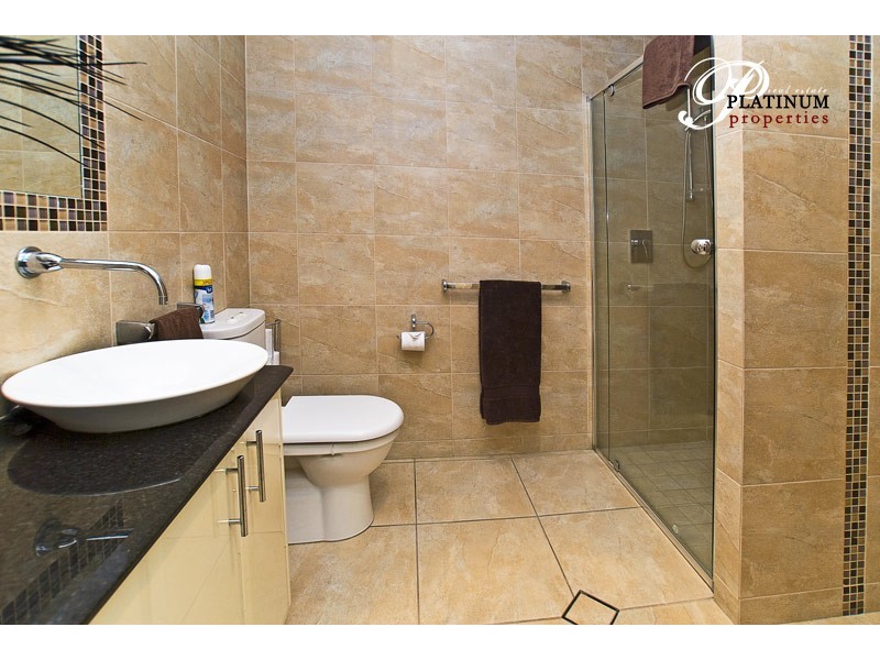 1/1 Oleander Avenue, Biggera Waters QLD 4216