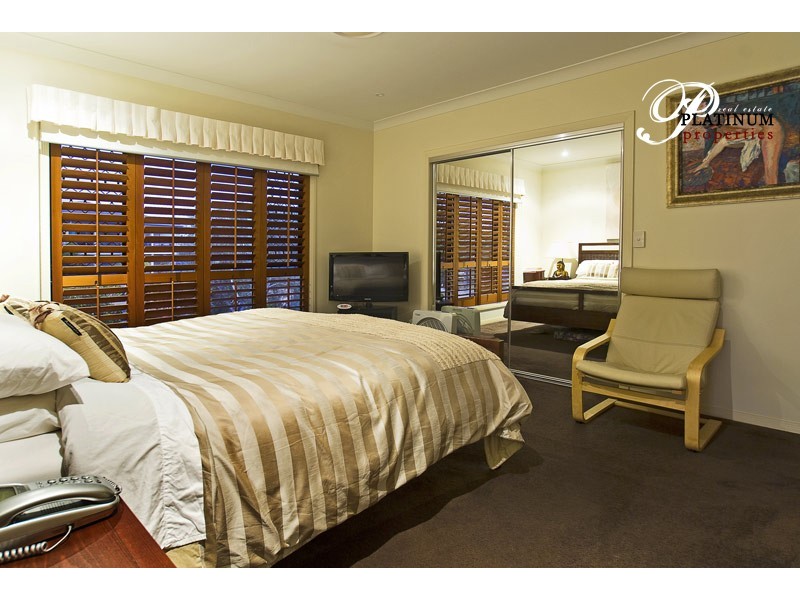 1/1 Oleander Avenue, Biggera Waters QLD 4216