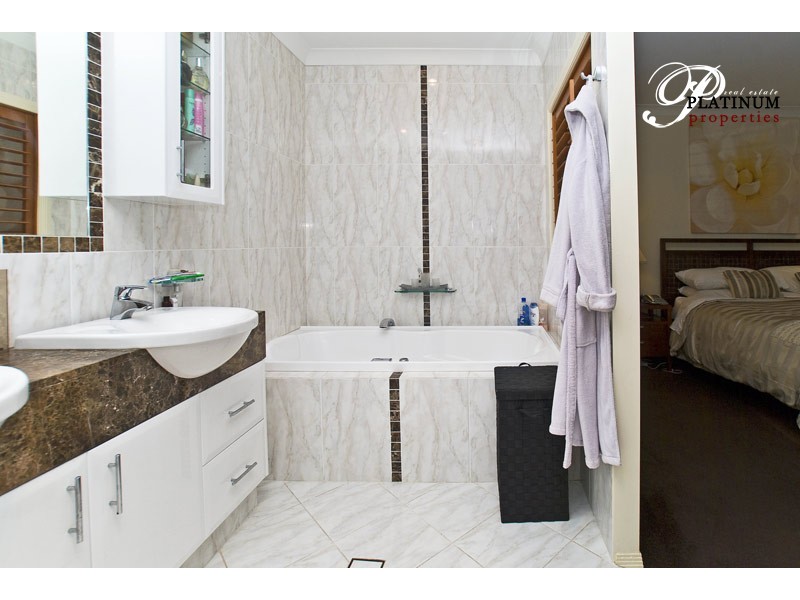 1/1 Oleander Avenue, Biggera Waters QLD 4216