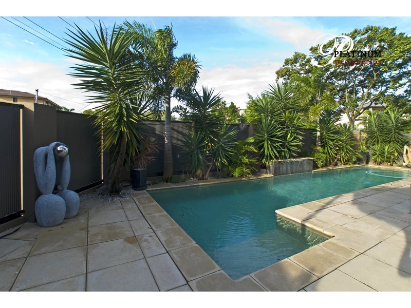 1/1 Oleander Avenue, Biggera Waters QLD 4216