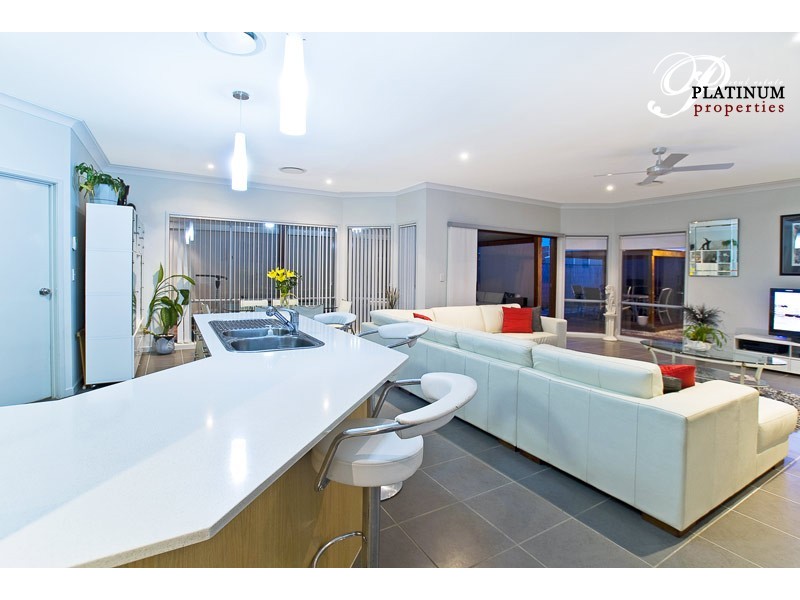 10 Lanier Close, Oxenford QLD 4210