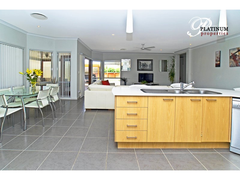 10 Lanier Close, Oxenford QLD 4210