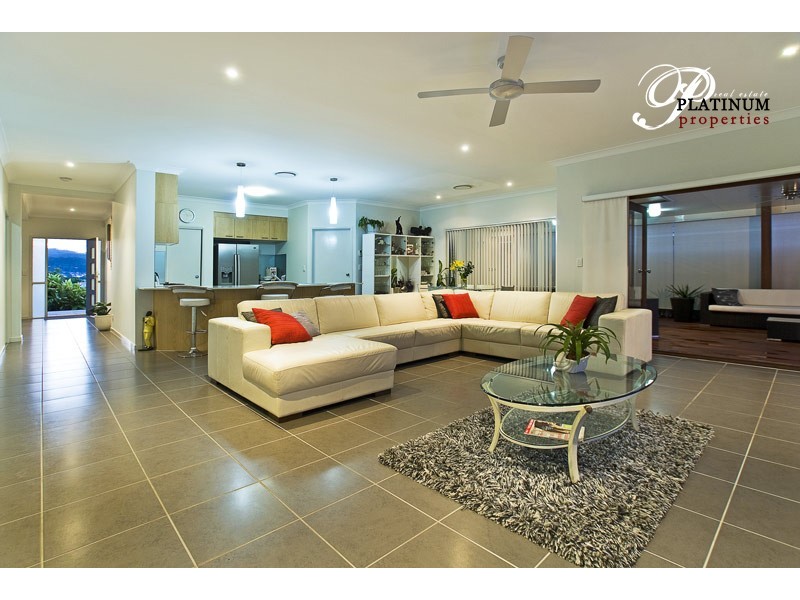 10 Lanier Close, Oxenford QLD 4210