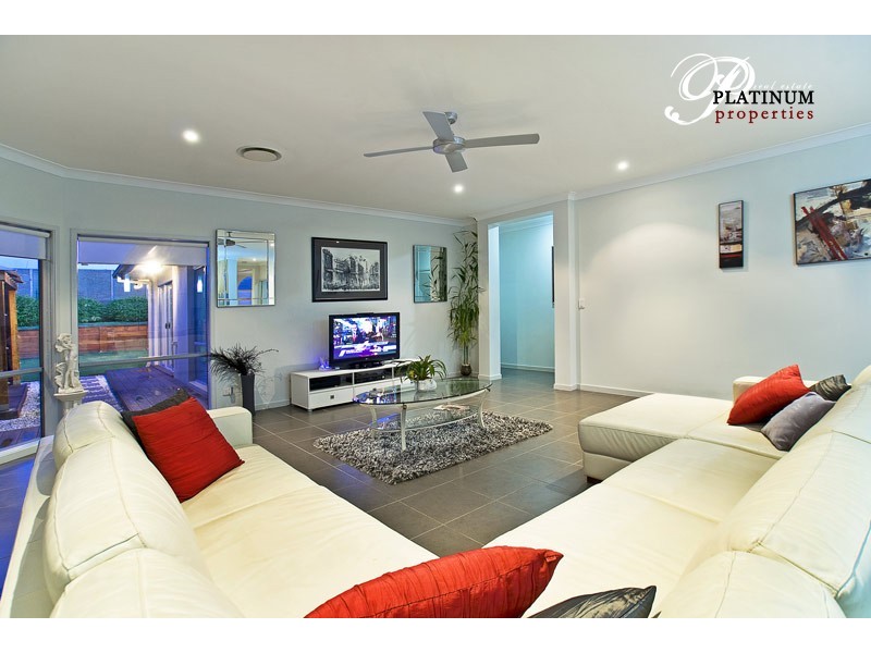 10 Lanier Close, Oxenford QLD 4210