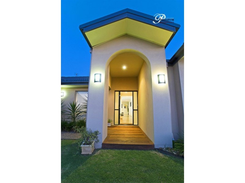 10 Lanier Close, Oxenford QLD 4210