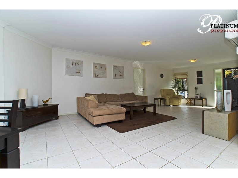 1/1 Marybeth Crescent, Molendinar QLD 4214