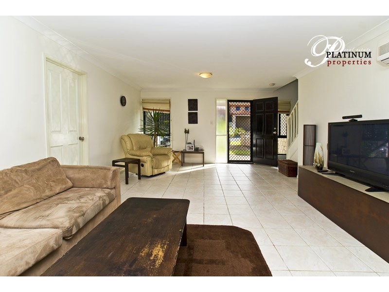 1/1 Marybeth Crescent, Molendinar QLD 4214