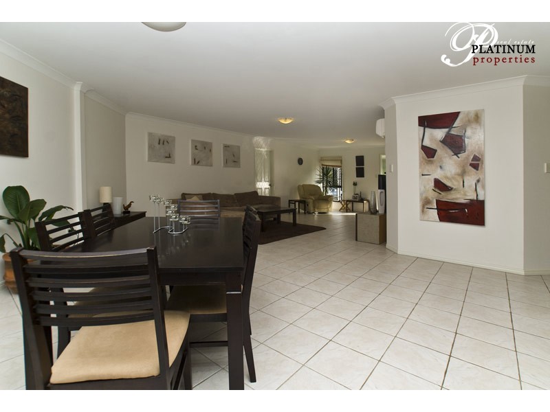 1/1 Marybeth Crescent, Molendinar QLD 4214