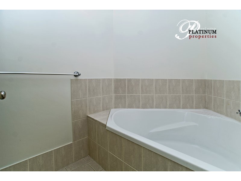 1/1 Marybeth Crescent, Molendinar QLD 4214
