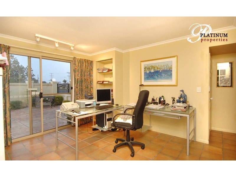 138 Paradise Parade, Paradise Point QLD 4216