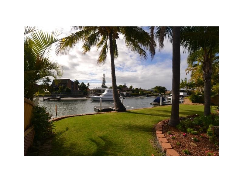 17 Oxley Drive, Paradise Point QLD 4216