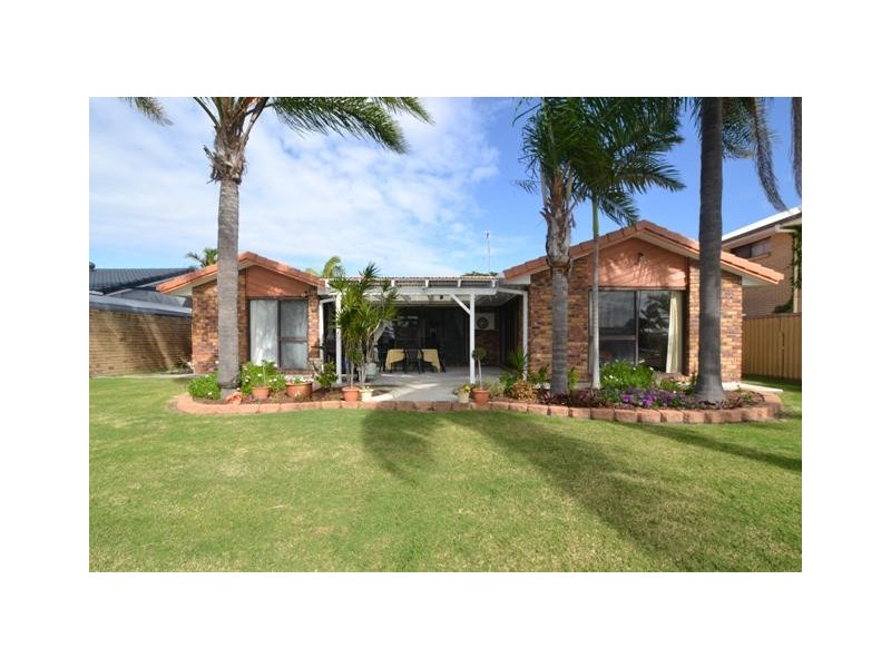 17 Oxley Drive, Paradise Point QLD 4216