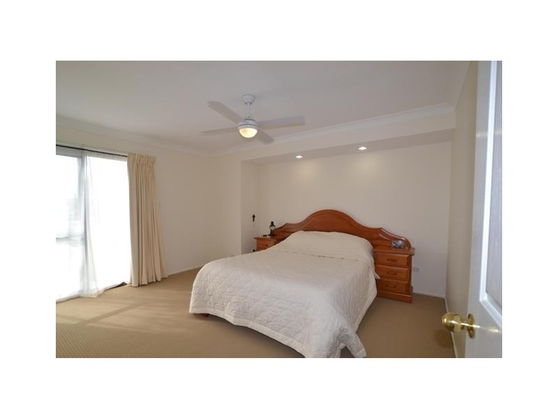 17 Oxley Drive, Paradise Point QLD 4216