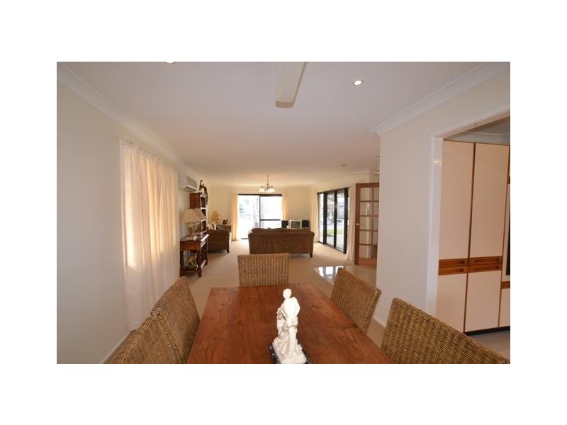 17 Oxley Drive, Paradise Point QLD 4216