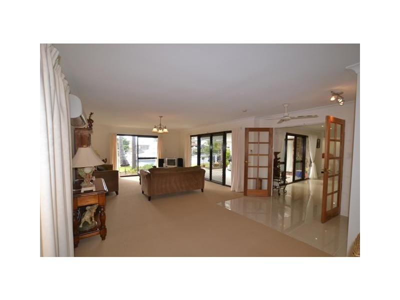 17 Oxley Drive, Paradise Point QLD 4216