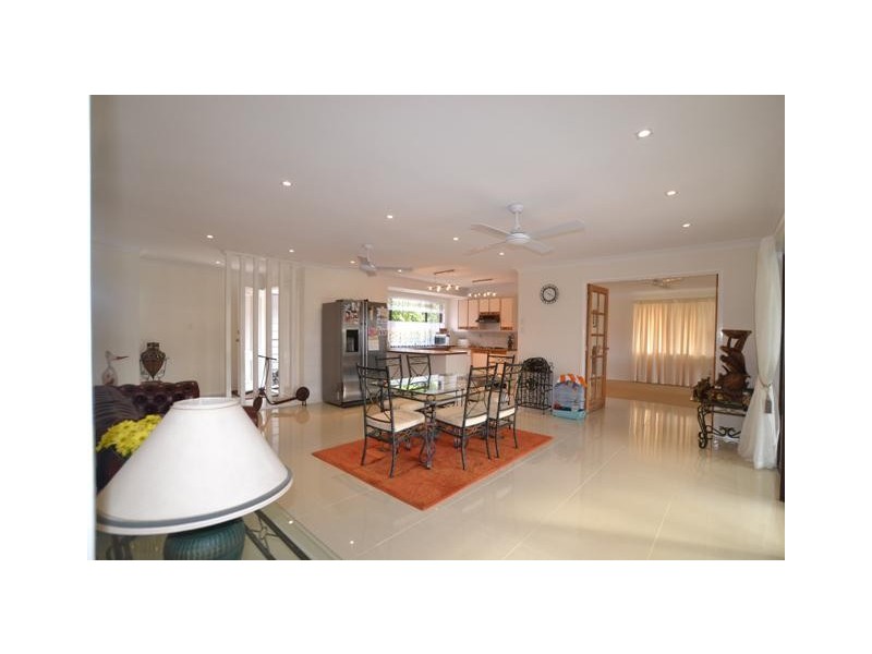 17 Oxley Drive, Paradise Point QLD 4216