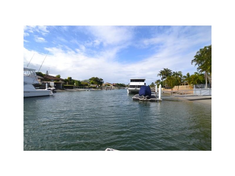 17 Oxley Drive, Paradise Point QLD 4216