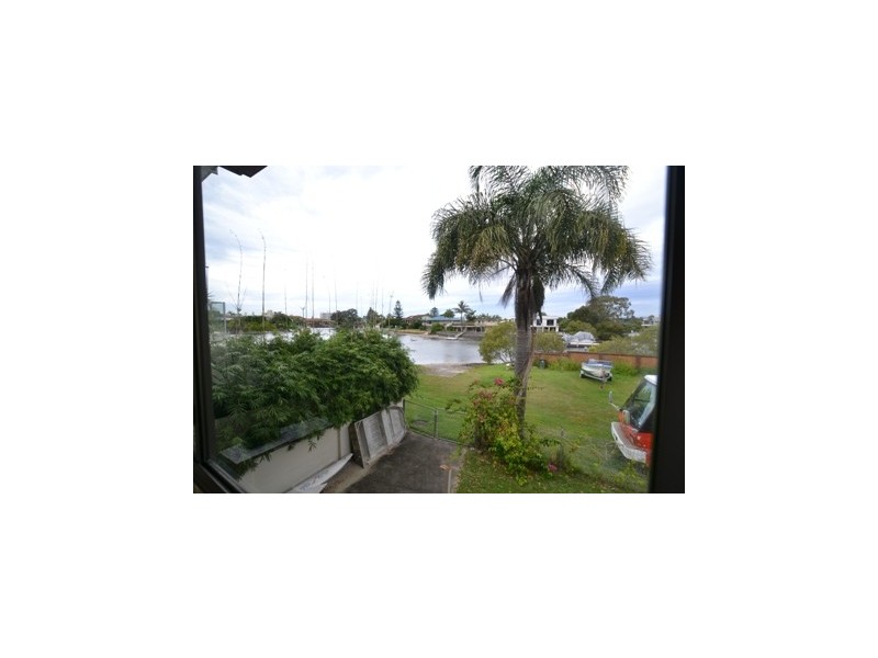 14 Ray Street, Runaway Bay QLD 4216