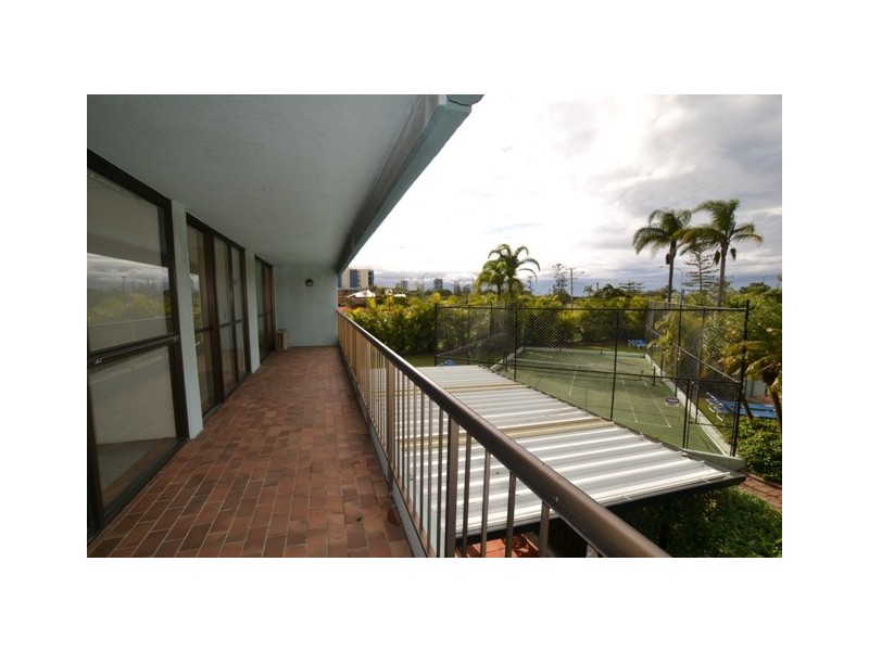 1B/114 Marine Parade, Southport QLD 4215