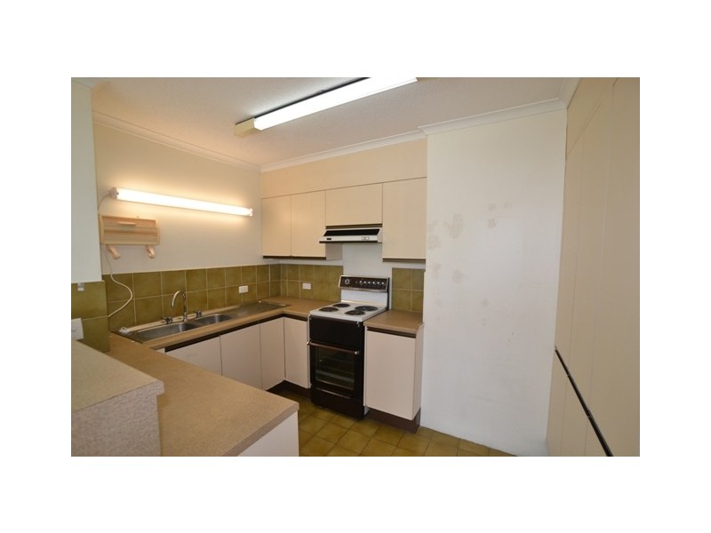 1B/114 Marine Parade, Southport QLD 4215