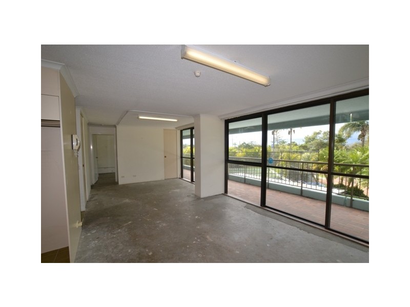 1B/114 Marine Parade, Southport QLD 4215
