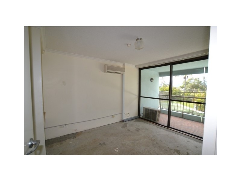 1B/114 Marine Parade, Southport QLD 4215