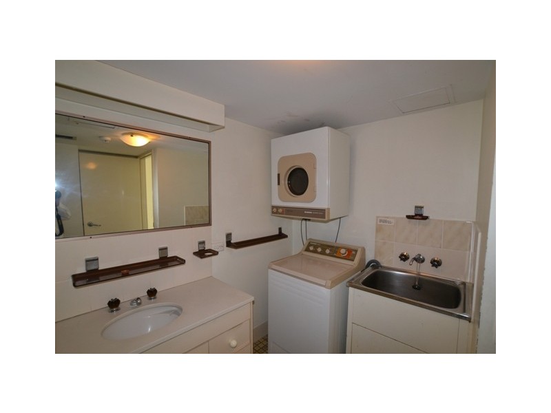 1B/114 Marine Parade, Southport QLD 4215