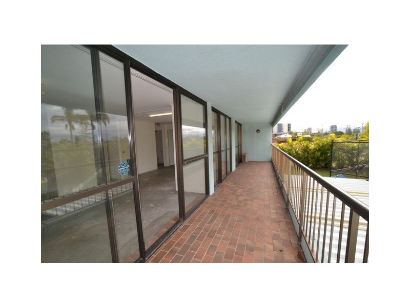 1B/114 Marine Parade, Southport QLD 4215